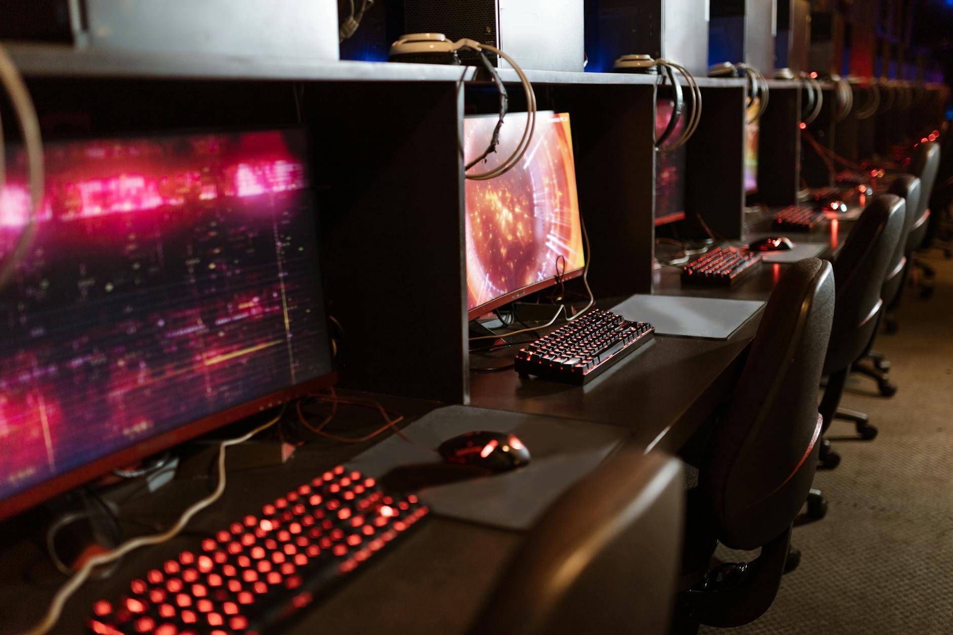 Choosing the Right Gaming Monitor for Competitive Play