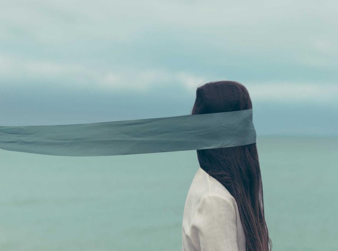 Aesthetic & Moody: Artistic Shots for a Low-Key Profile